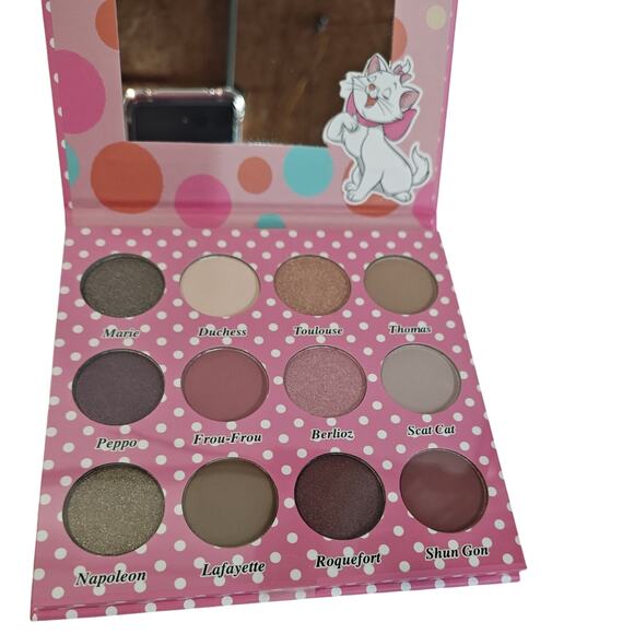 The ARISOTOCATS‎ EYESHADOW PALLETE - Picture 3 of 3